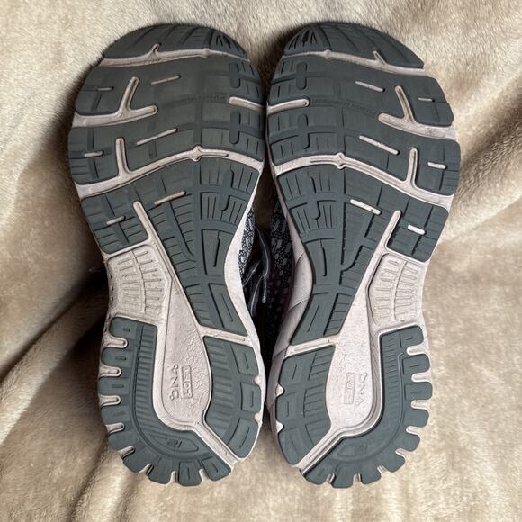 Brooks Adrenaline GTS 21 Gray Running Athletic Shoes Sneakers Women's Size 9.5 B - Picture 7 of 8